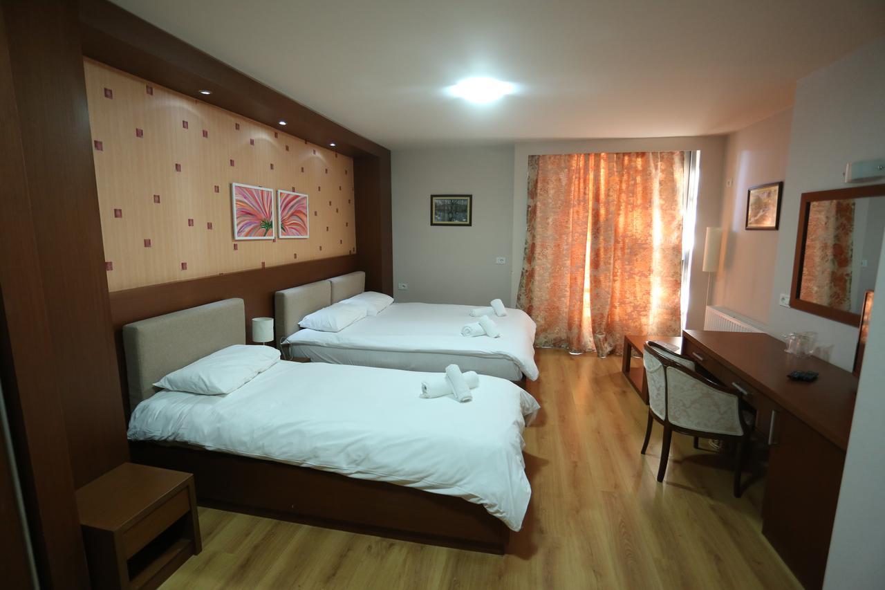 Perla Hotel Pogradec Bagian luar foto